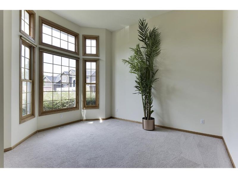 2179 Red Fox Cir, Chanhassen, MN 55317