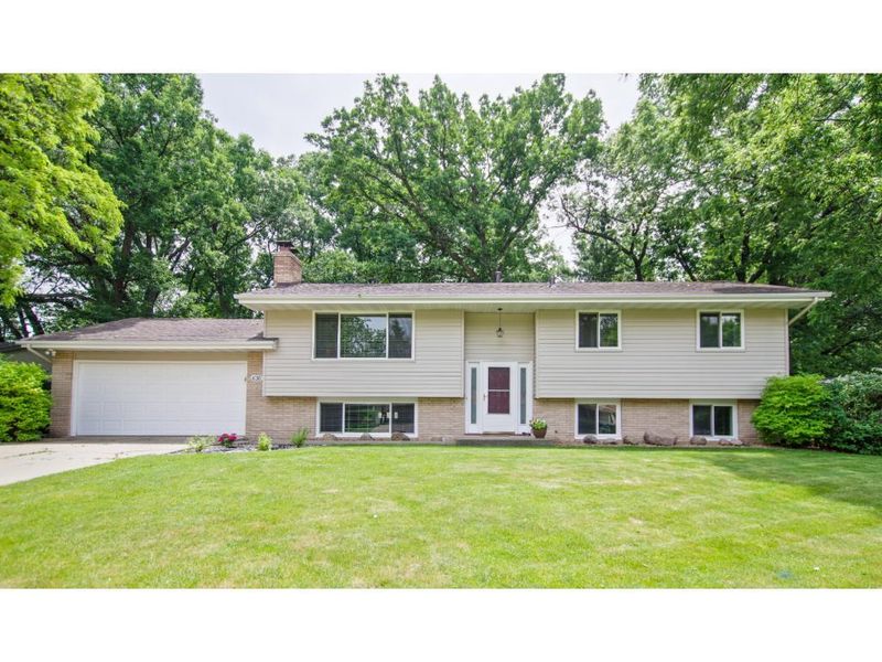 1038 Tiller Ln, Shoreview, MN 55126