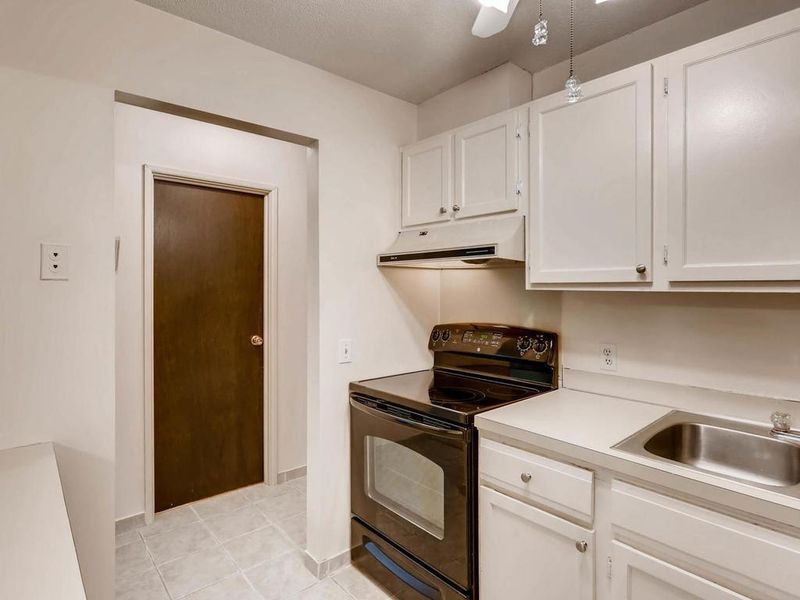 10211 Cedar Lake Rd #220, Minnetonka, MN 55305