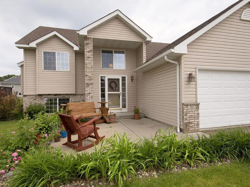 703 Hill Crest Ln SE, Lonsdale, MN 55046