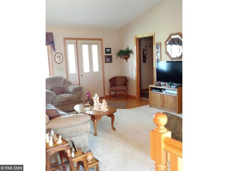916 Shady Ridge Ln, Braham, MN 55006