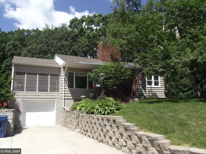 3317 Kyle Ave N, Golden Valley, MN 55422