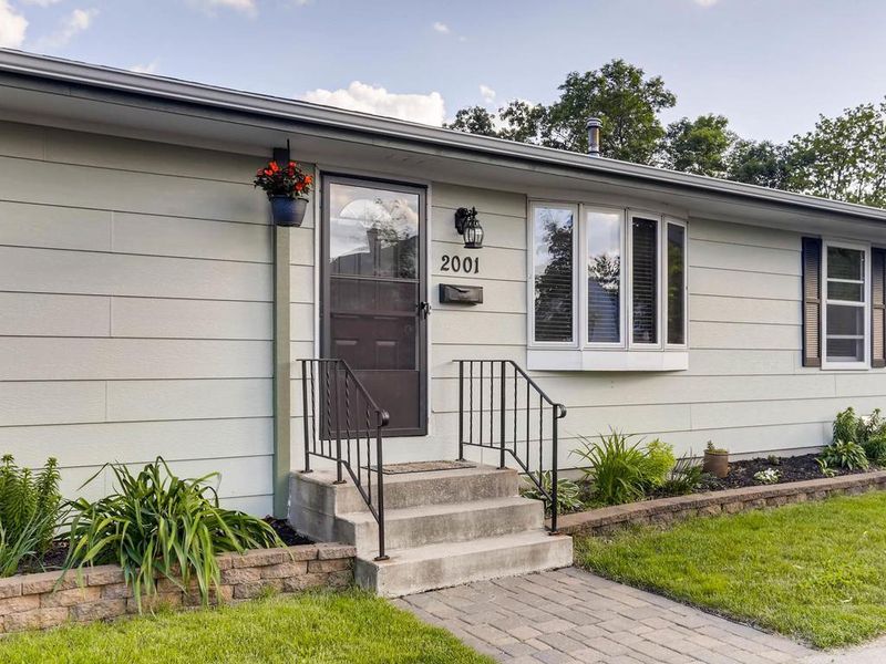 2001 E 57th St, Minneapolis, MN 55417