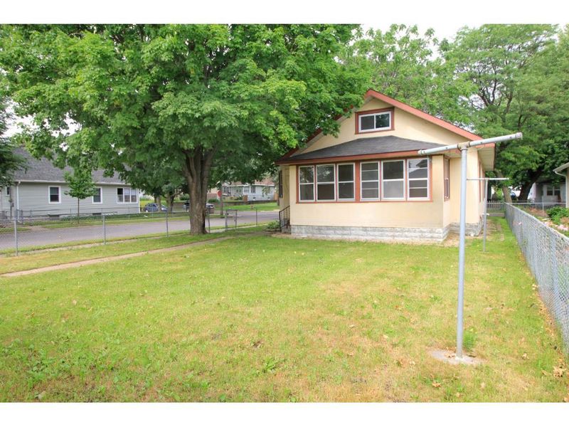 2700 Queen Ave N, Minneapolis, MN 55411