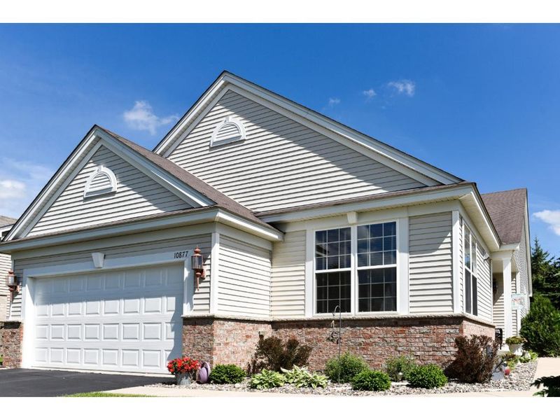 10877 Thone Rd, Woodbury, MN 55129