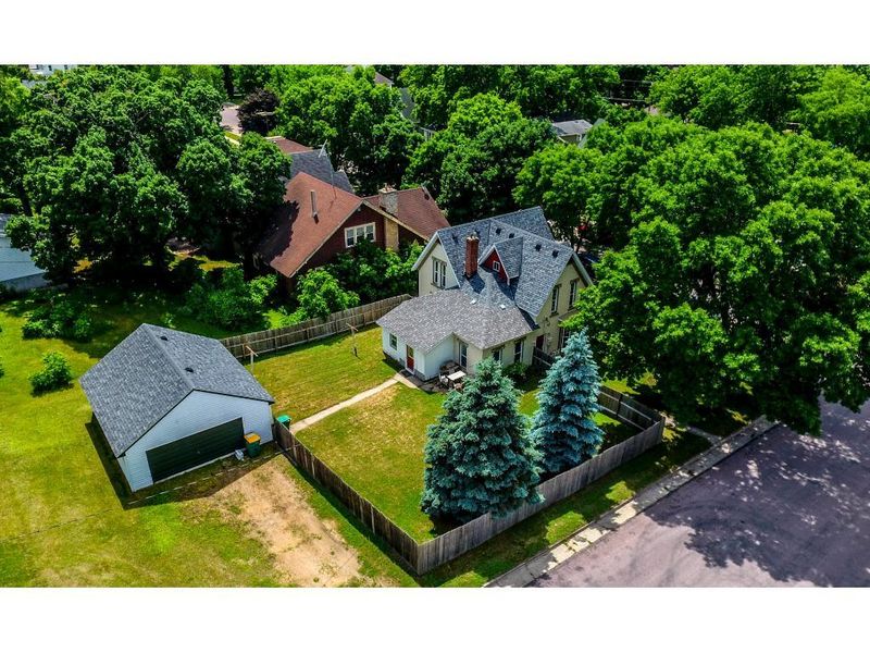 303 S 2nd St, Le Sueur, MN 56058