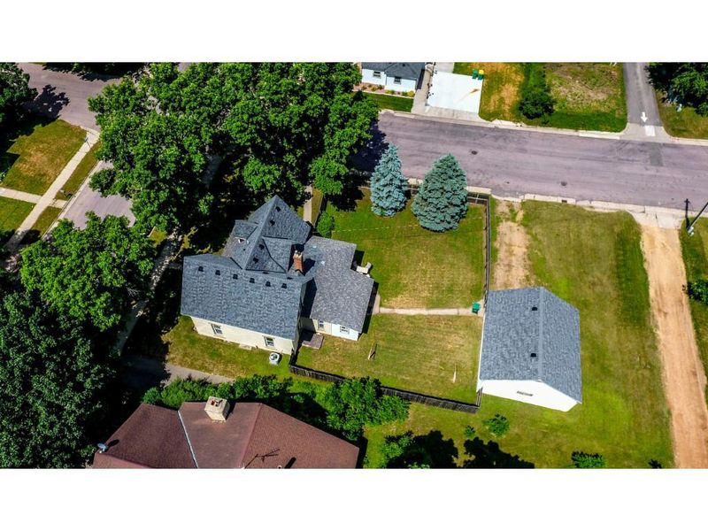 303 S 2nd St, Le Sueur, MN 56058