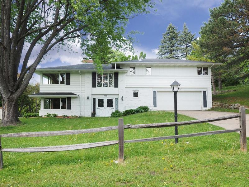 4600 Hampton Rd, Golden Valley, MN 55422
