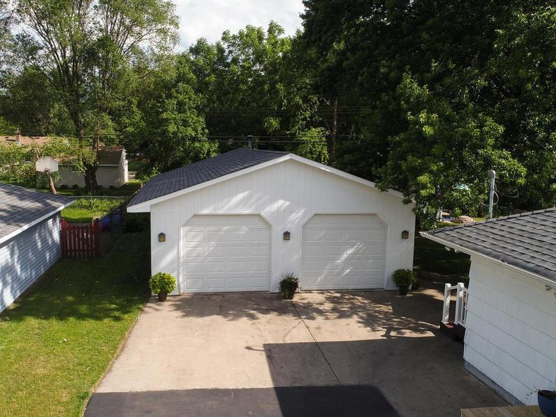 1724 Lois Dr, Roseville, MN 55126