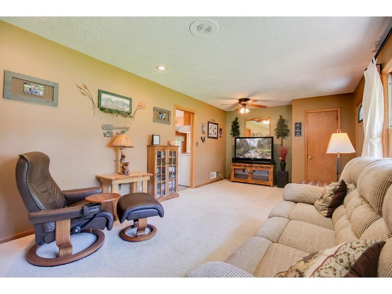 9231 15th Ave S, Bloomington, MN 55425
