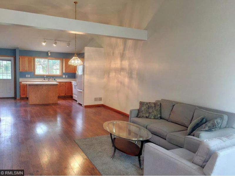 519 Creekside Dr, Buffalo, MN 55313