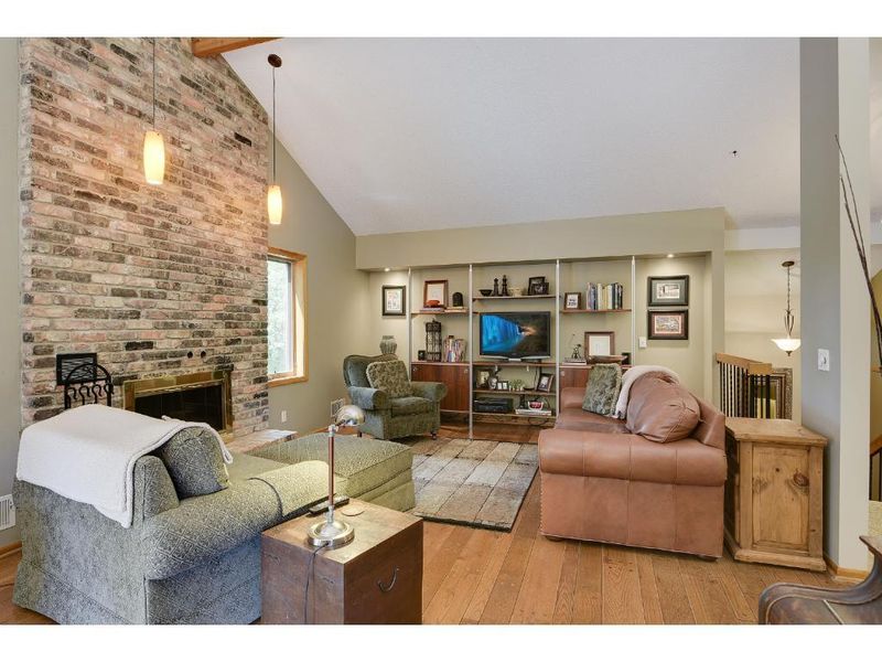 7571 Mariner Dr, Maple Grove, MN 55311