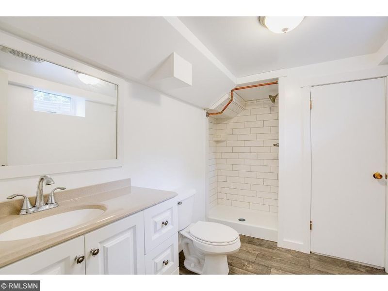 1167 Autumn St, Roseville, MN 55113