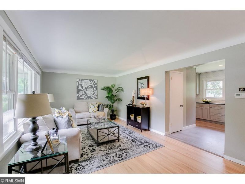 1167 Autumn St, Roseville, MN 55113