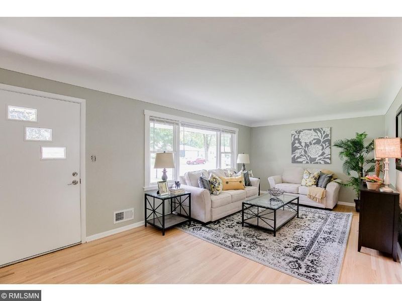 1167 Autumn St, Roseville, MN 55113