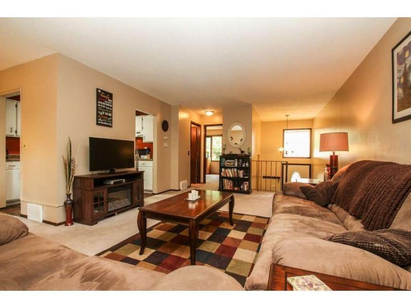 342 W Eagle Lake Dr, Maple Grove, MN 55369