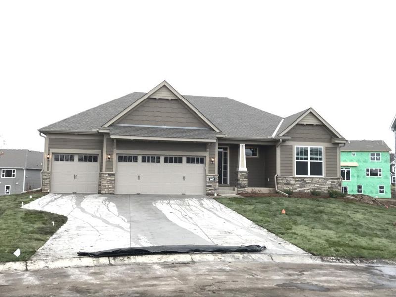 607 Parkview Ct, Anoka, MN 55303