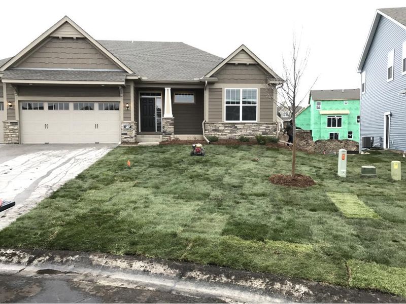607 Parkview Ct, Anoka, MN 55303