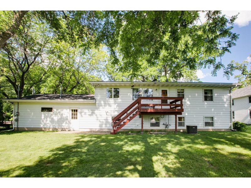 515 6th St S, Waterville, MN 56096