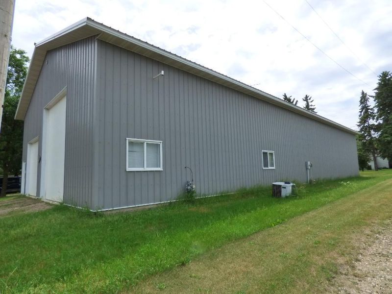 67 Madison Ave, Lester Prairie, MN 55354