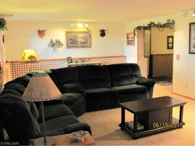 5121 Martin Dr, Monticello, MN 55362