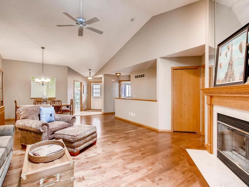 8989 Thomas Dr, Woodbury, MN 55125
