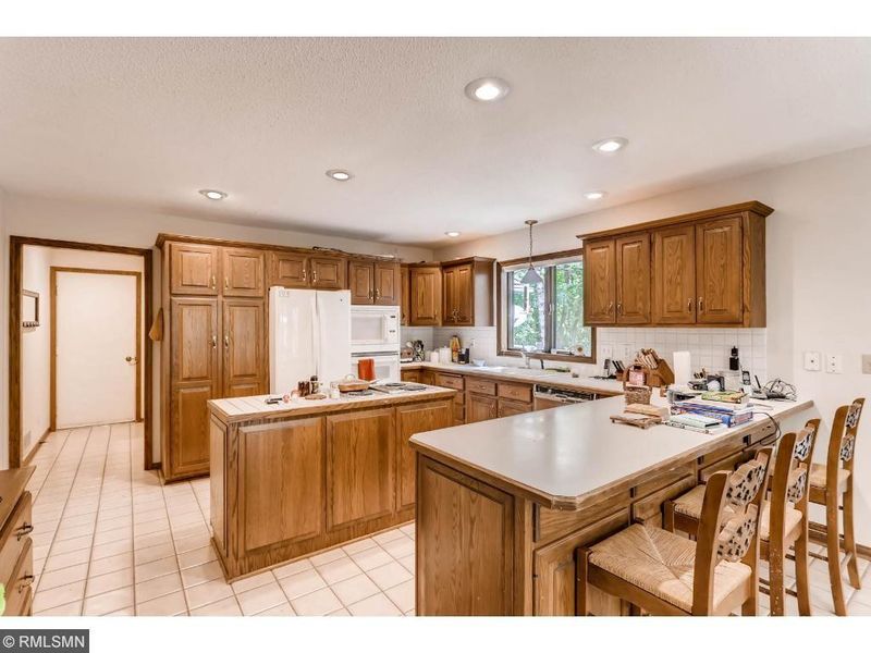 2250 Longview Cir, Orono, MN 55356