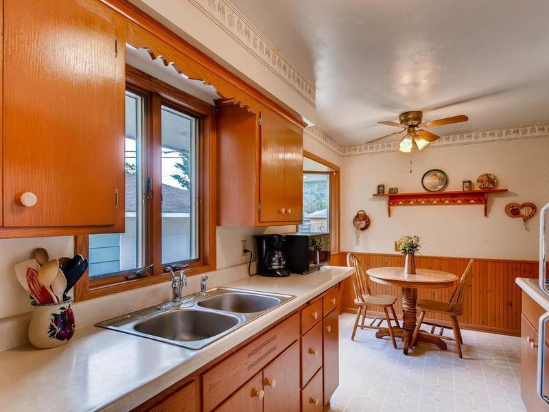 7224 Indiana Ave N, Brooklyn Center, MN 55429