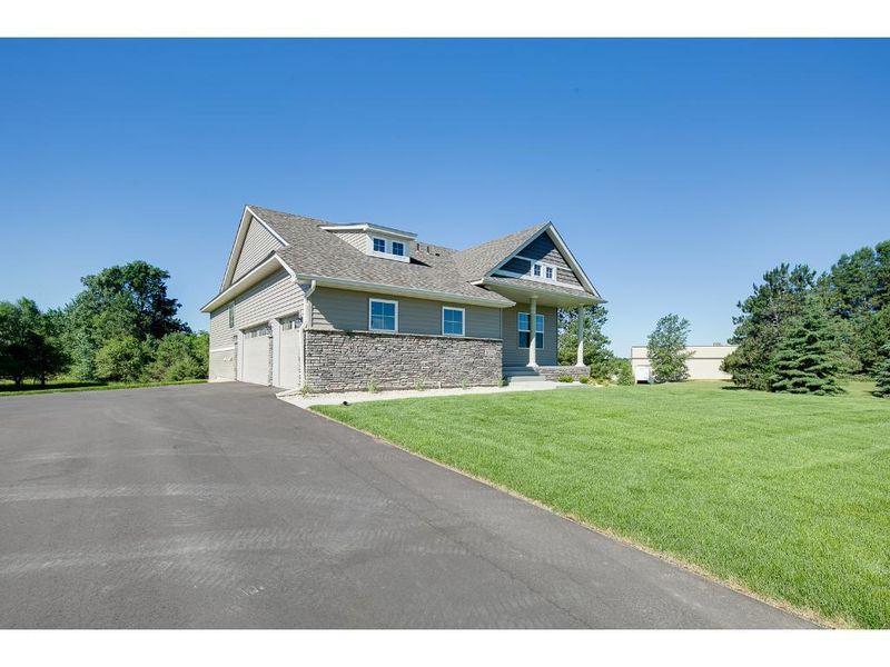 1610 140th Ave NE, Ham Lake, MN 55304