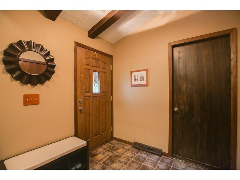 405 Brandywine Dr, Burnsville, MN 55337