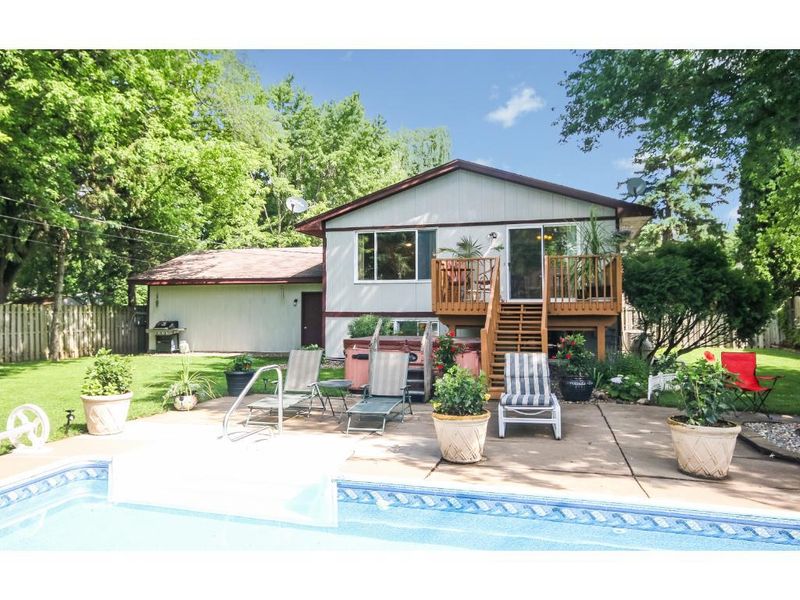 1430 Lark Ave E, Maplewood, MN 55109