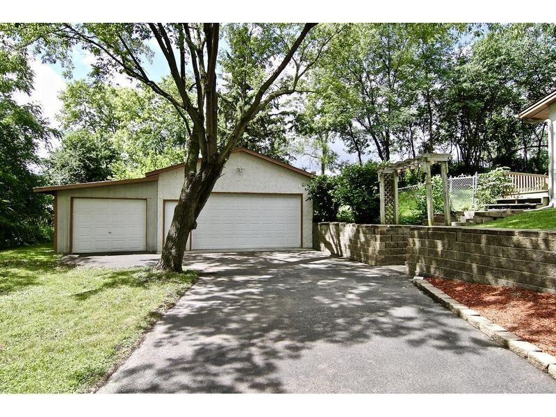 4101 Gale Cir, Arden Hills, MN 55112