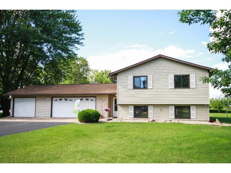 215 W Division St, Rush City, MN 55069