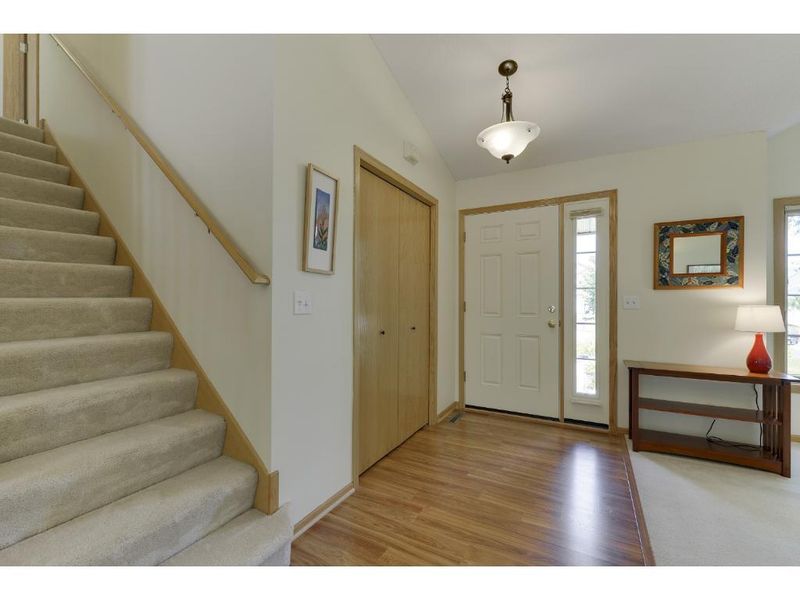 3414 White Oaks Ln, Woodbury, MN 55125