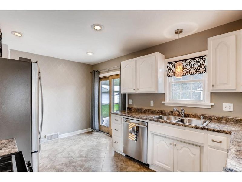 2096 5th St E, Saint Paul, MN 55119