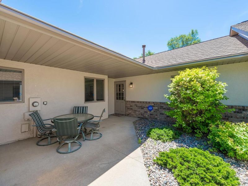2324 Pinewood Dr, Shakopee, MN 55379