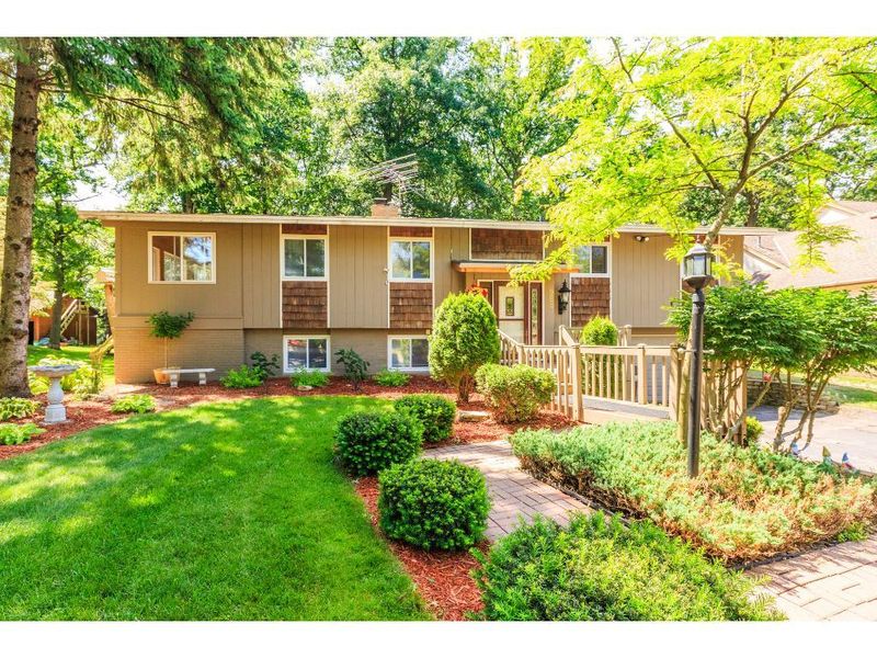 968 11th Ave SE, Forest Lake, MN 55025