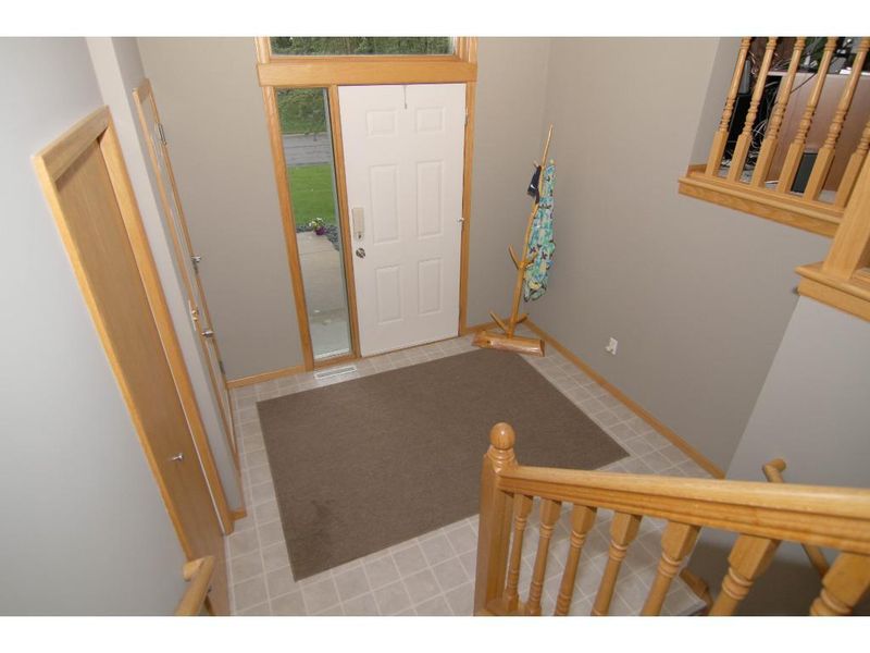 6935 Delarosa Ct, Inver Grove Heights, MN 55076