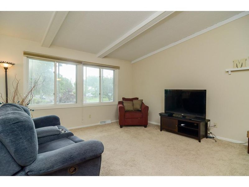 4455 Greenhaven Dr, Vadnais Heights, MN 55127