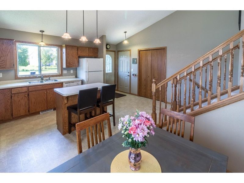 629 Hickory Dr, Saint Joseph, MN 56374
