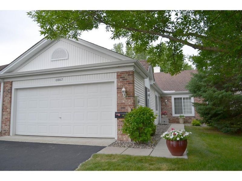 10867 Lexington Dr, Eden Prairie, MN 55344