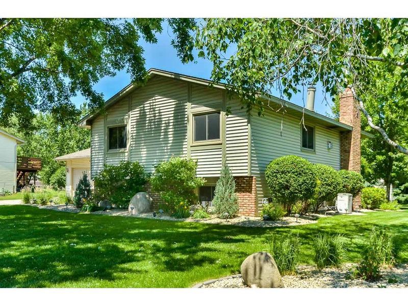 10484 Maple Valley Dr, Maple Grove, MN 55369
