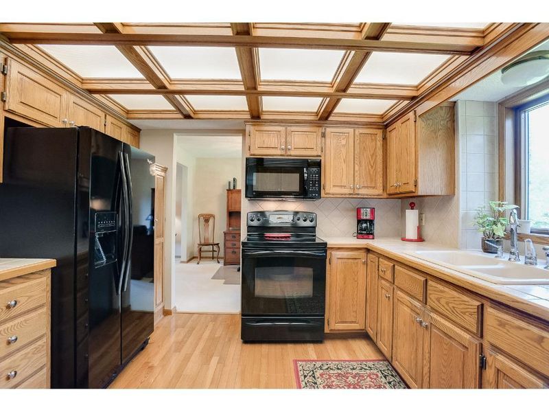 908 Ferndale St S, Maplewood, MN 55119