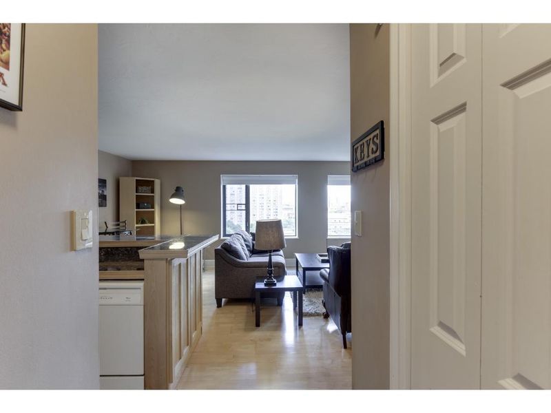 15 S 1st St #A804, Minneapolis, MN 55401
