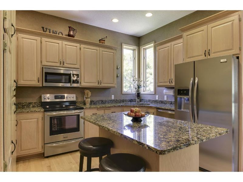 8773 Blackoaks Ln N, Maple Grove, MN 55311