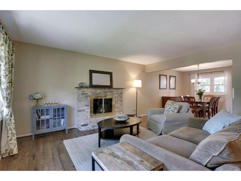 103 Belmont Rd, Apple Valley, MN 55124