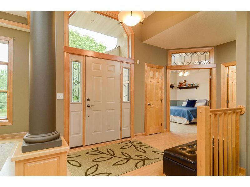 1082 S Trappers Crossing, Lino Lakes, MN 55038