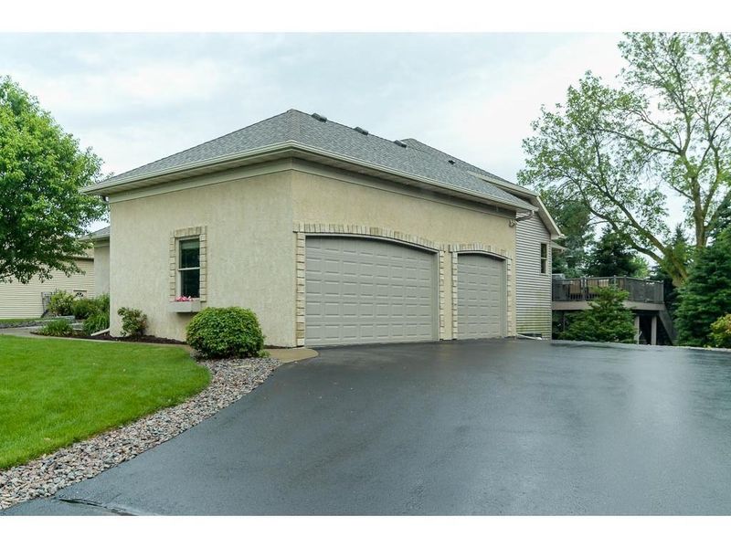 1082 S Trappers Crossing, Lino Lakes, MN 55038