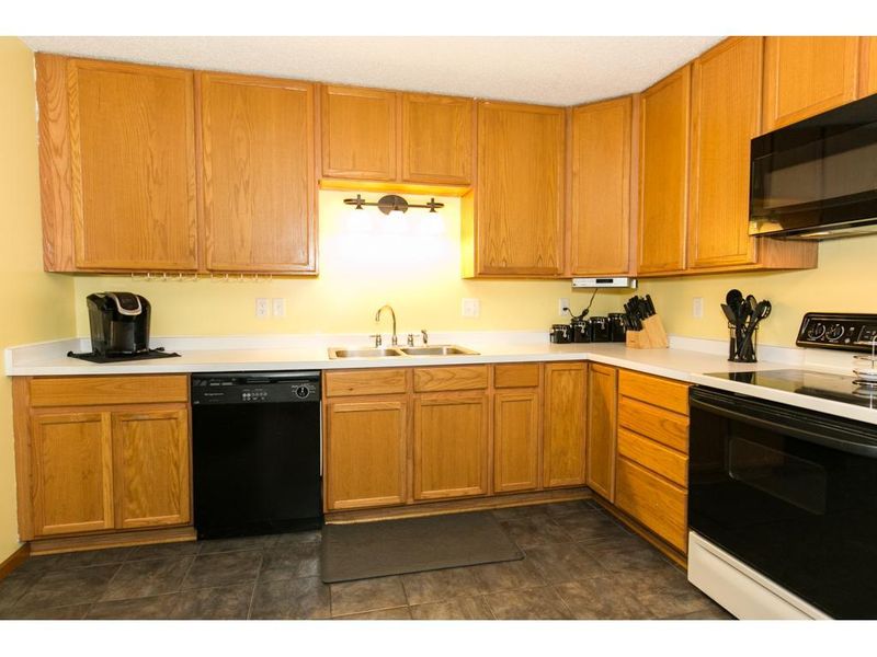 1940 Jackson St, Maplewood, MN 55117