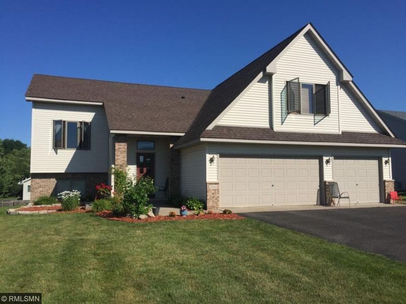 29584 Shoreview Cir, Lindstrom, MN 55045